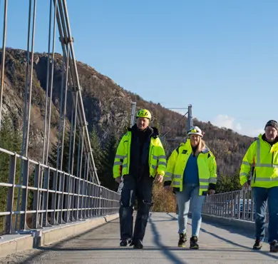 The project team crosses the bridge. Photo: Beerenberg.