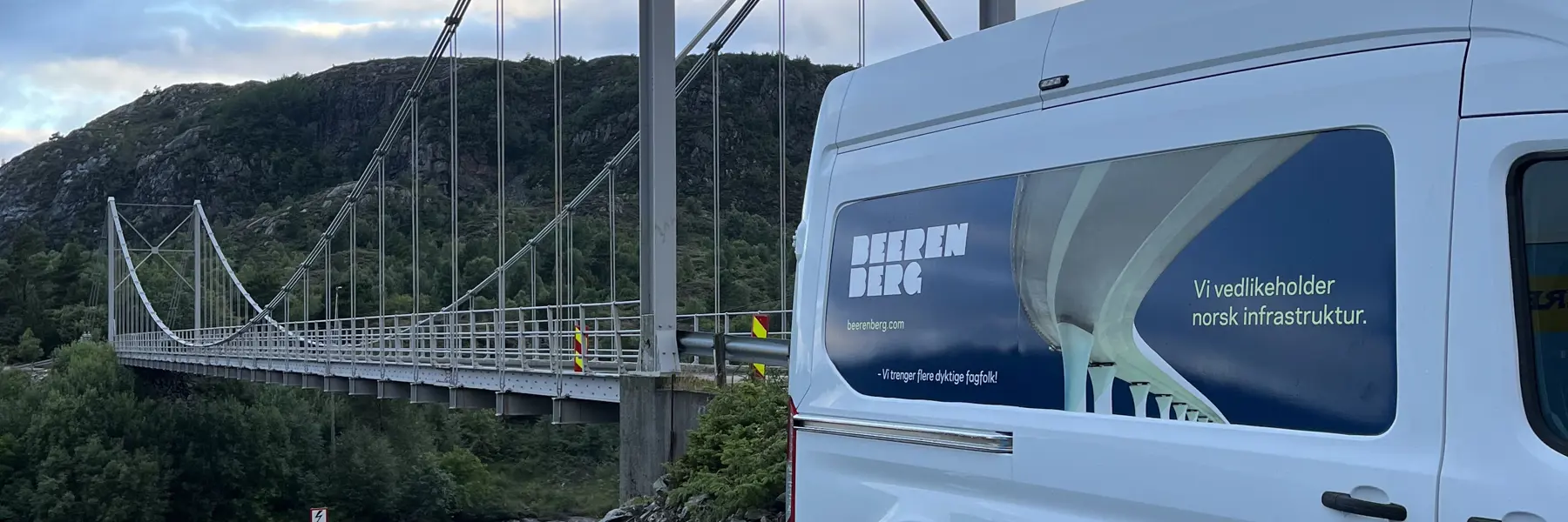 Beerenberg utførte vedlikeholdet av Storneset hengebro i Fjaler kommune. Foto: Beerenberg.